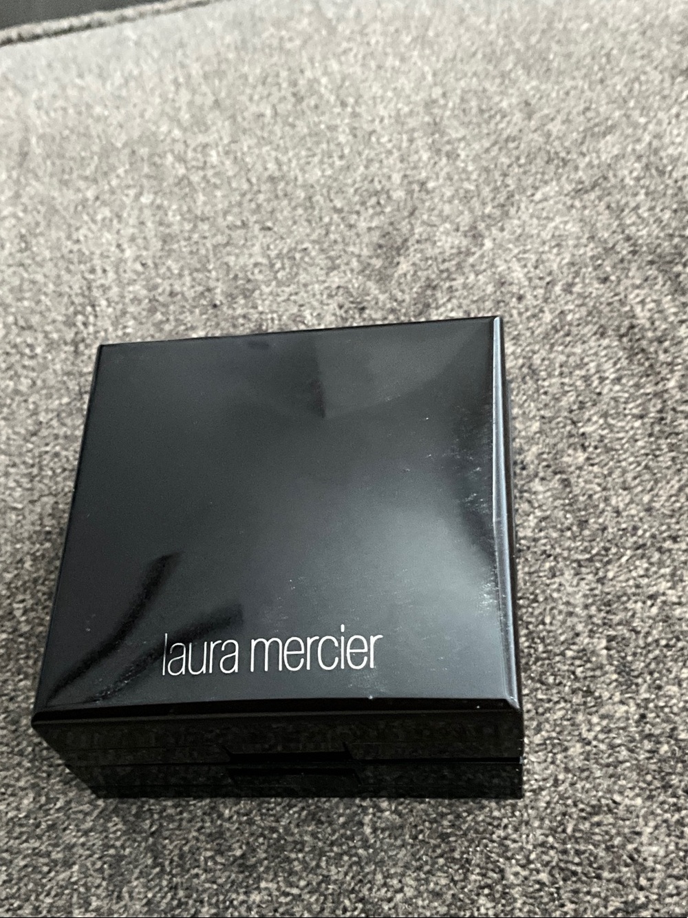 laura mercier Black Gloss Compact Case with sheer powder